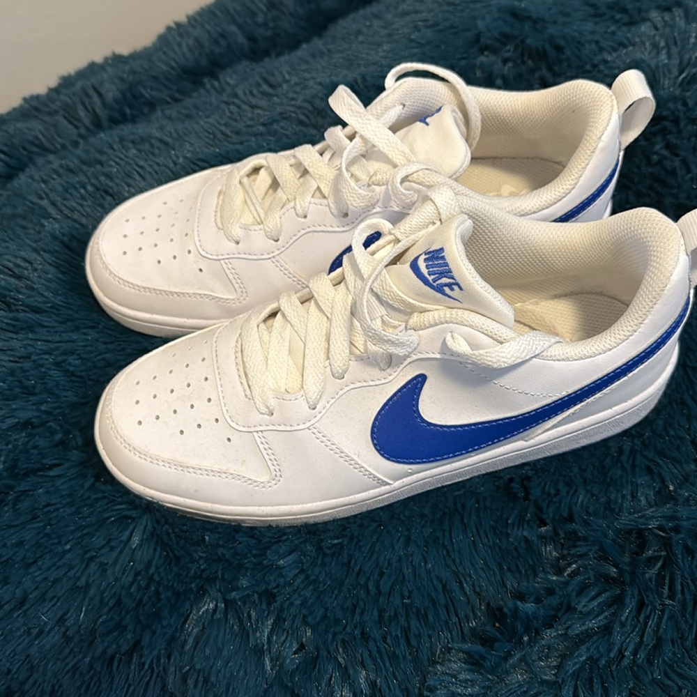 Nike - Picture 3 of 5